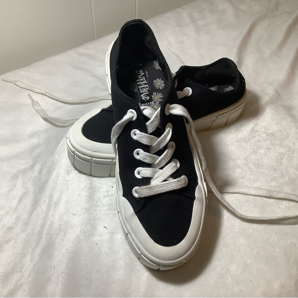 Mad Love Platform Sneakers  size 7